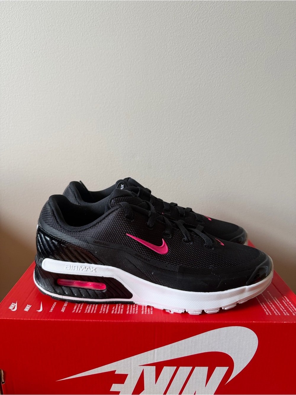 Nike Air Max BIA Black Hyper Pink IF2628-006 Women’s Size 10